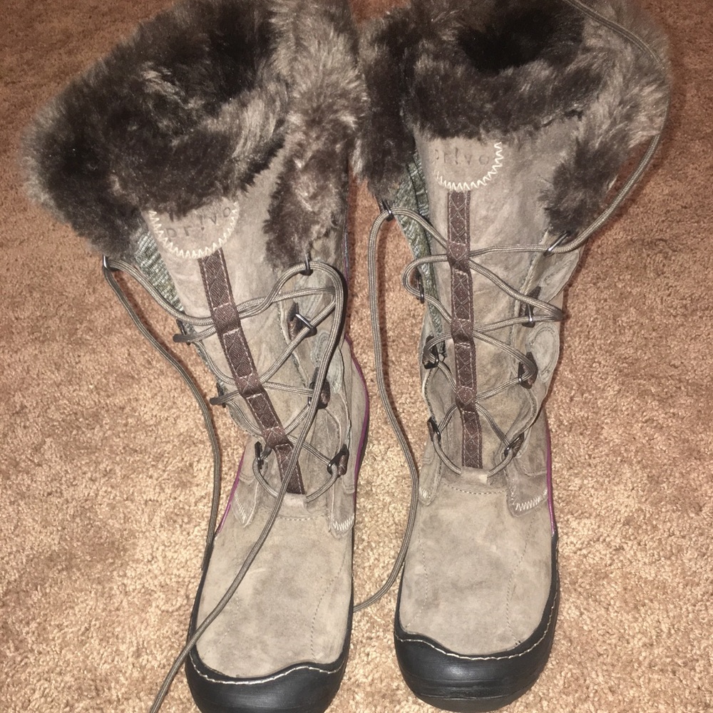 Snow boots
